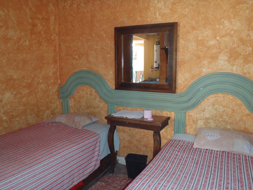 Hotel Casa De Huéspedes Hidalgo Tehuacán Habitación foto